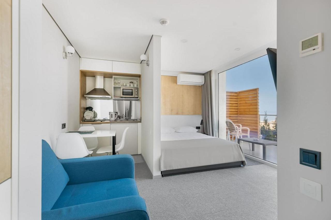 Poseidon Deluxe перша лінія з басейном Odesa