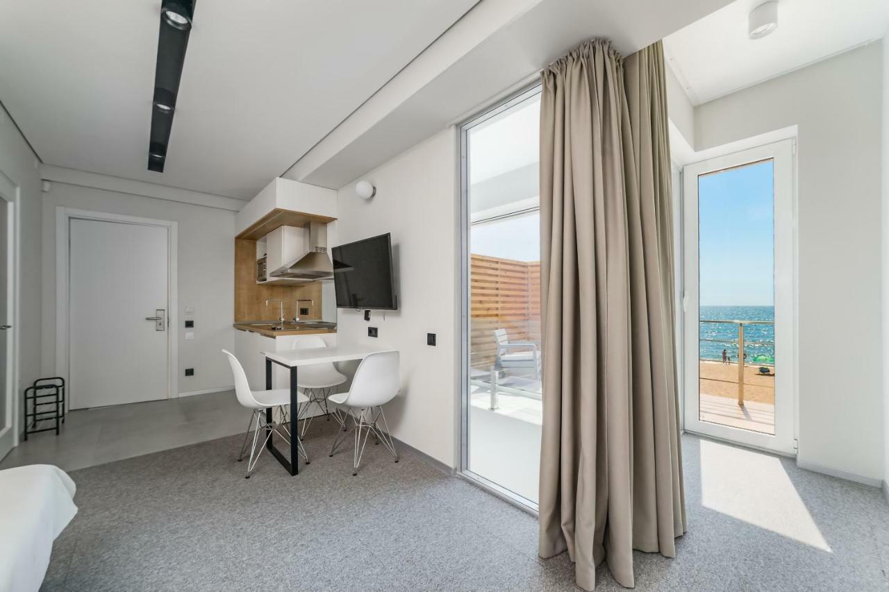 Poseidon Deluxe перша лінія з басейном Apartment Odesa