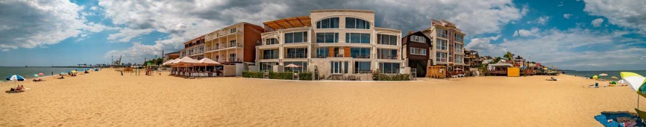 Apartment Poseidon Deluxe перша лінія з басейном