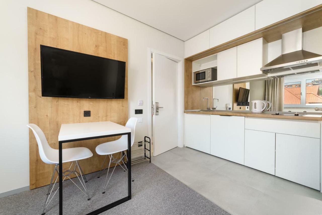 Poseidon Deluxe перша лінія з басейном Apartment