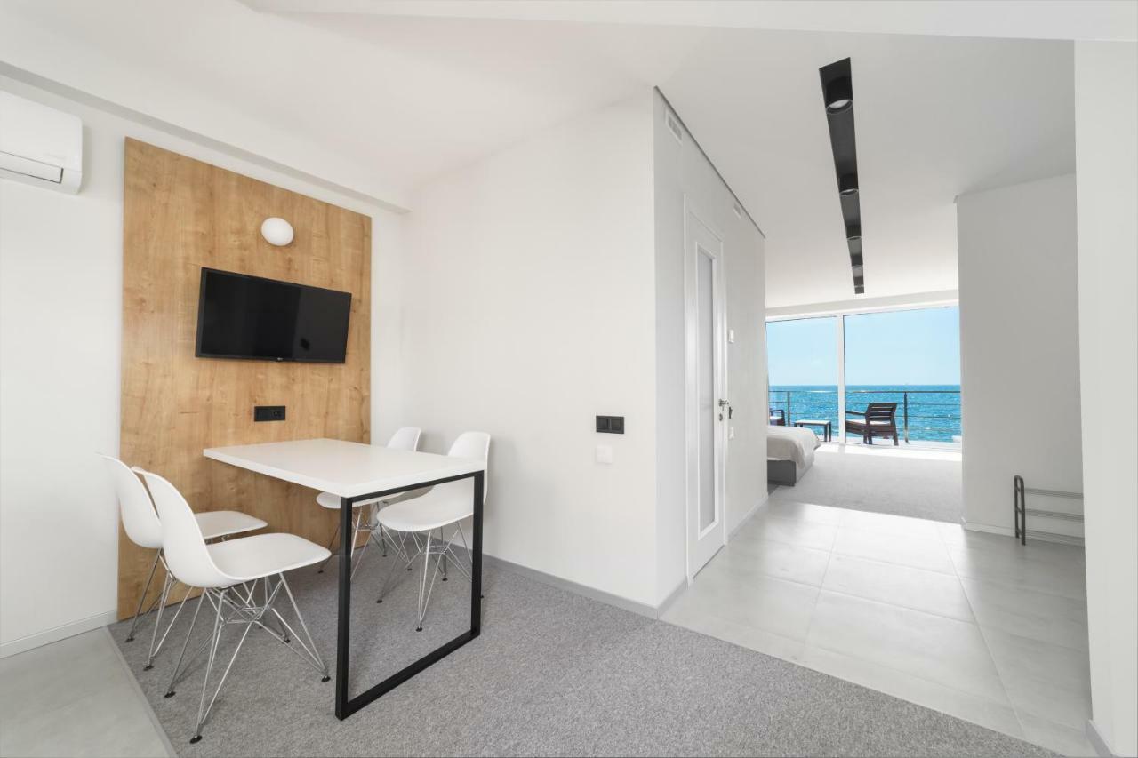 Poseidon Deluxe перша лінія з басейном Apartment Odesa
