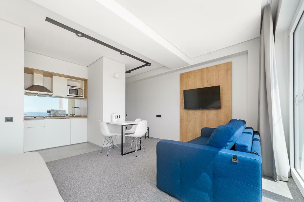 Poseidon Deluxe перша лінія з басейном Apartment
