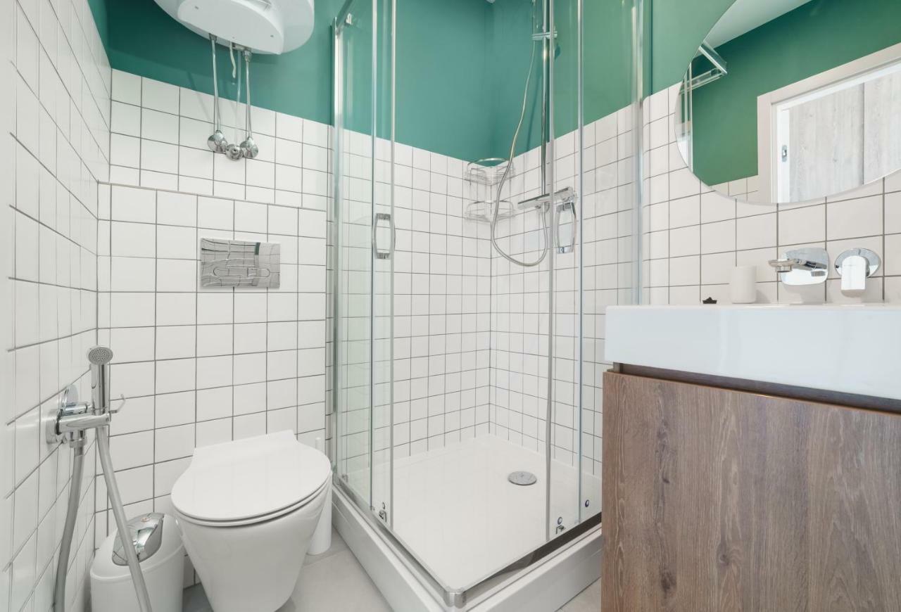 Apartment Poseidon Deluxe перша лінія з басейном