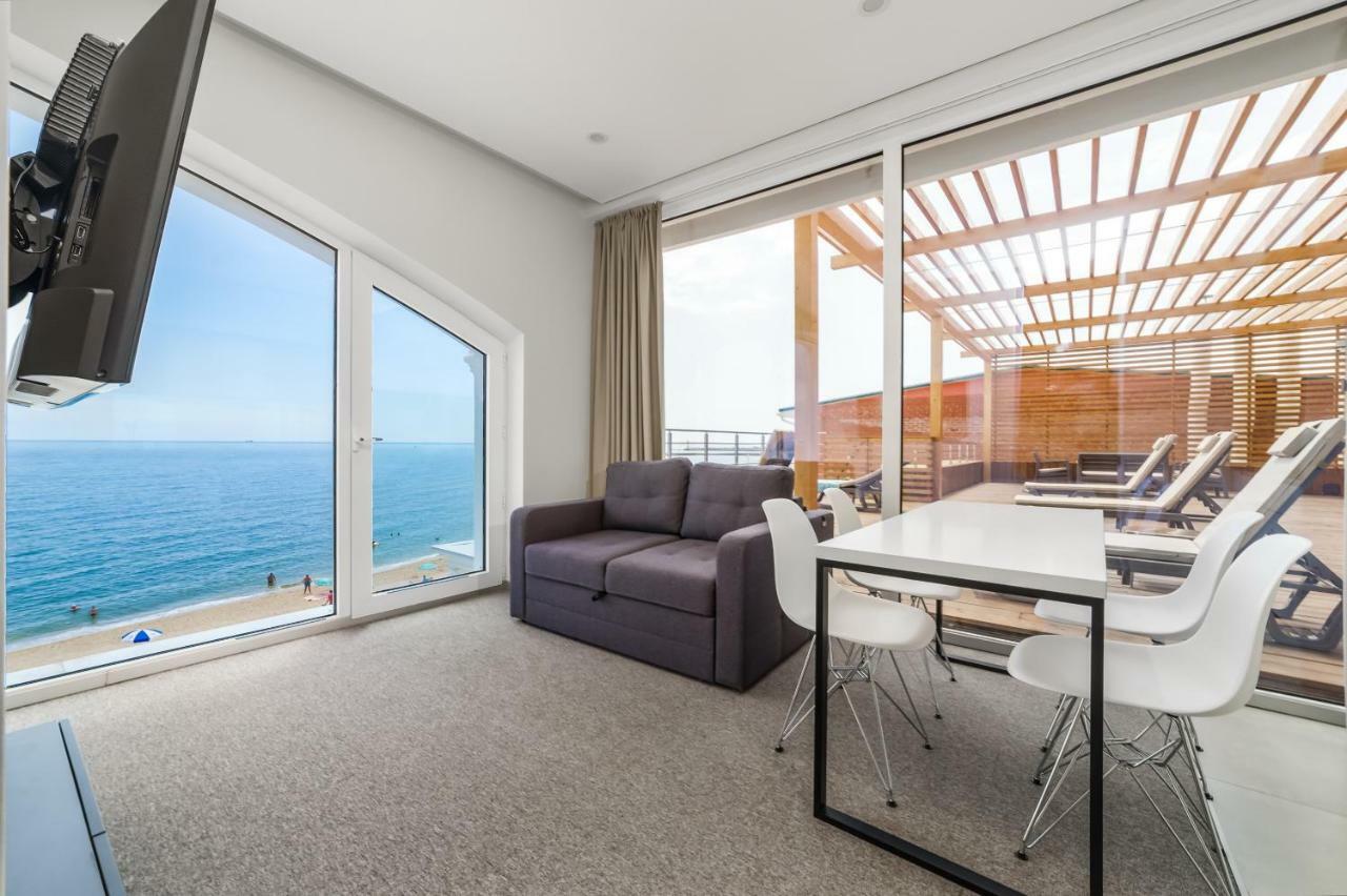 Poseidon Deluxe перша лінія з басейном Apartment