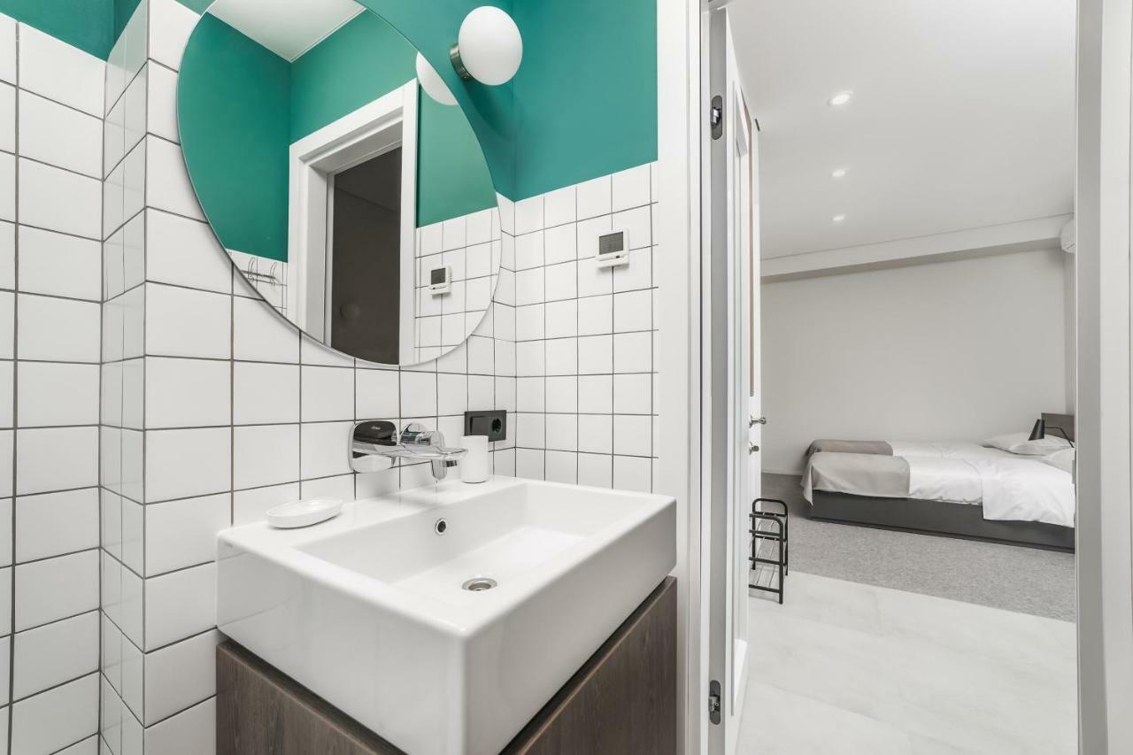 Poseidon Deluxe перша лінія з басейном Apartment